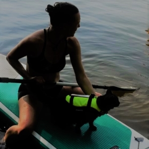 Ines mit Athos auf Sup Board